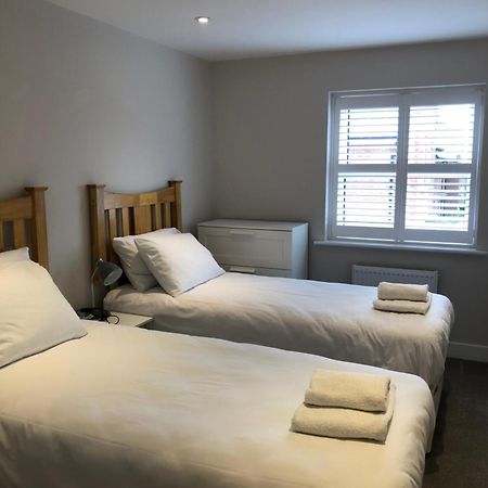 7-11 Kings Park Villa Bicester Ngoại thất bức ảnh