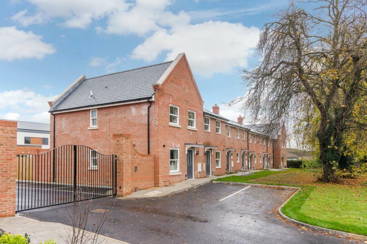7-11 Kings Park Villa Bicester Ngoại thất bức ảnh