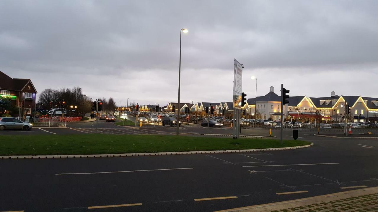 7-11 Kings Park Villa Bicester Ngoại thất bức ảnh