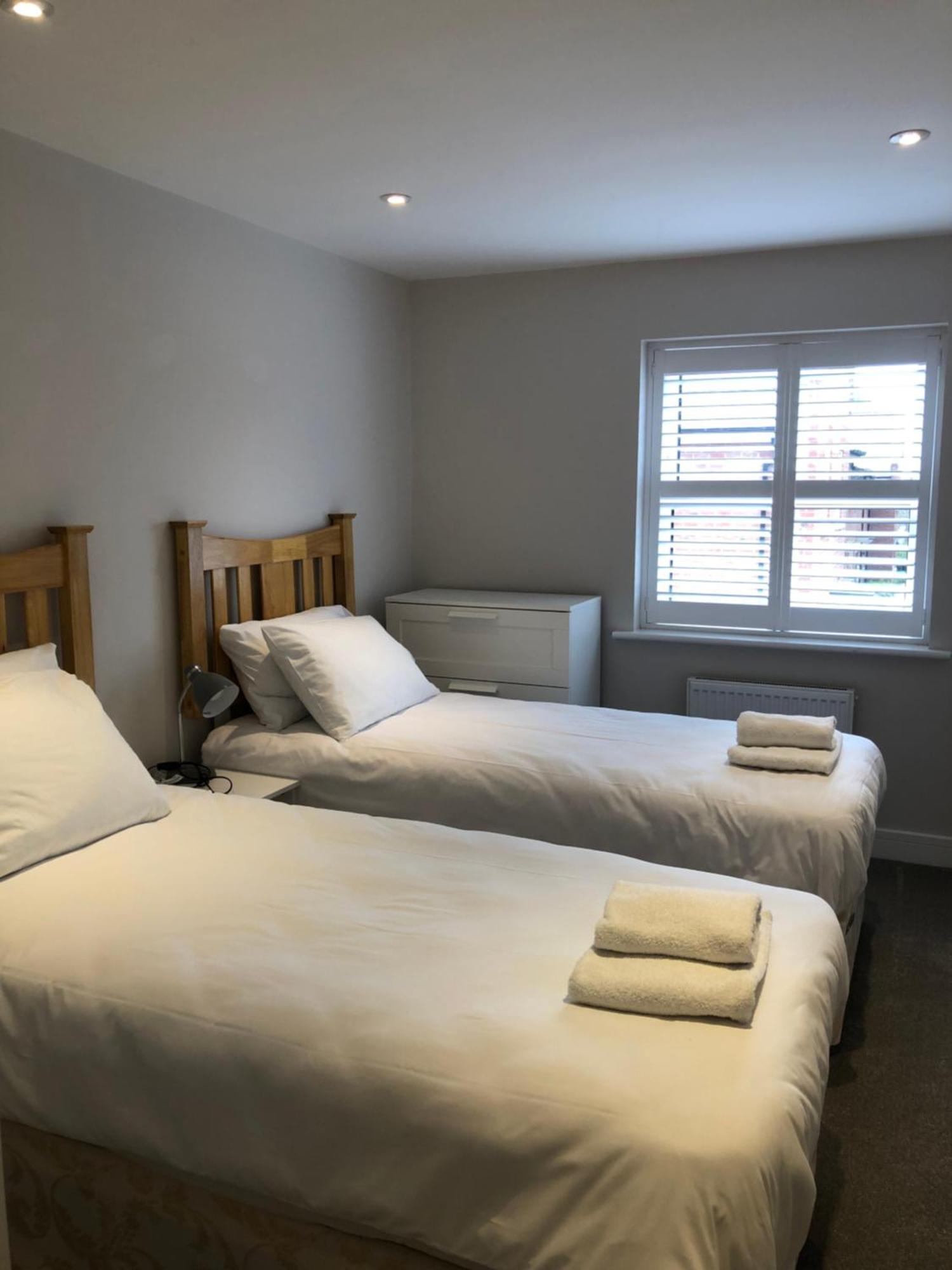 7-11 Kings Park Villa Bicester Ngoại thất bức ảnh