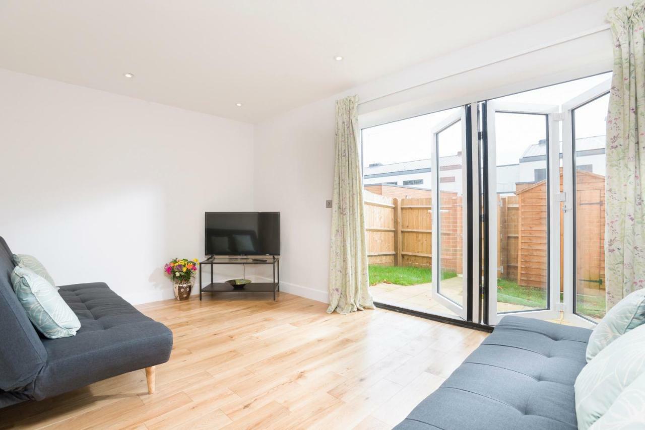 7-11 Kings Park Villa Bicester Ngoại thất bức ảnh