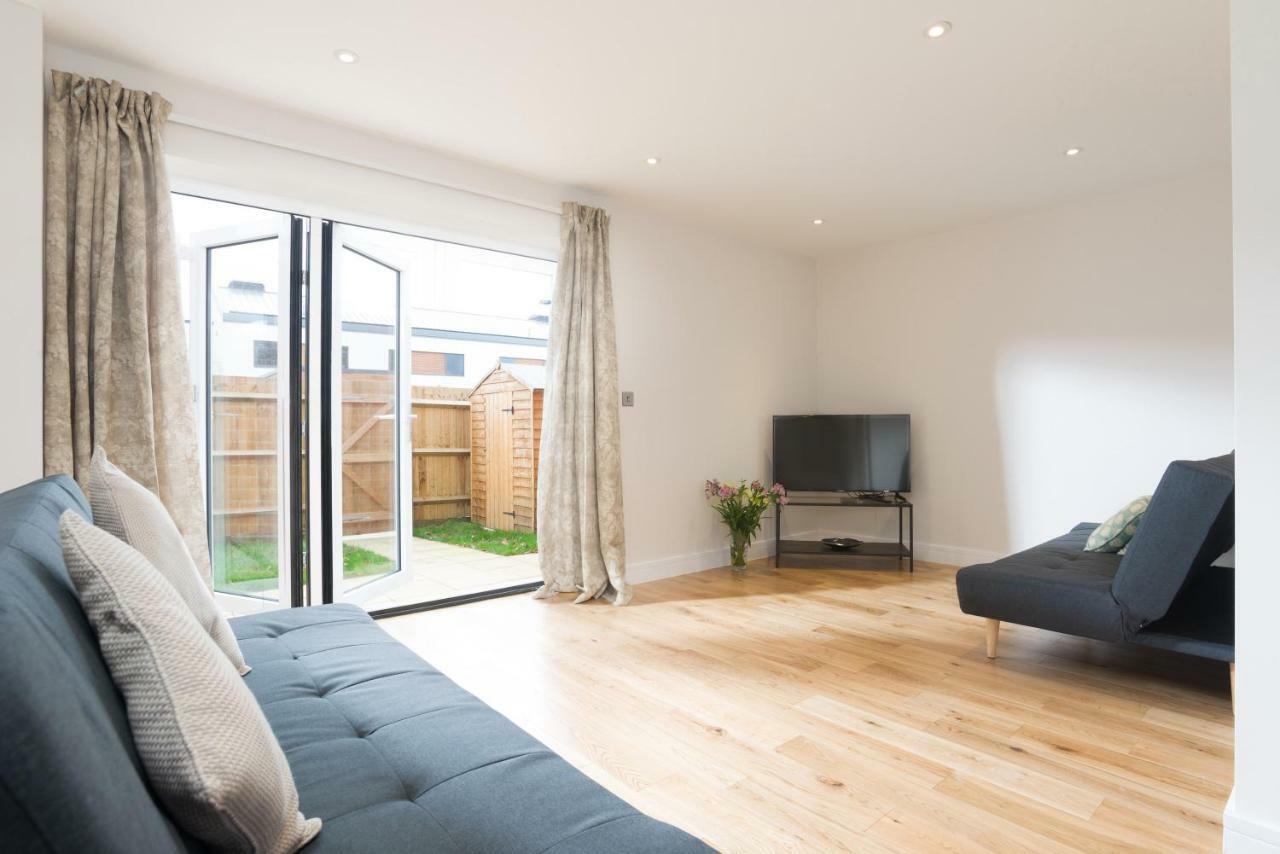 7-11 Kings Park Villa Bicester Ngoại thất bức ảnh
